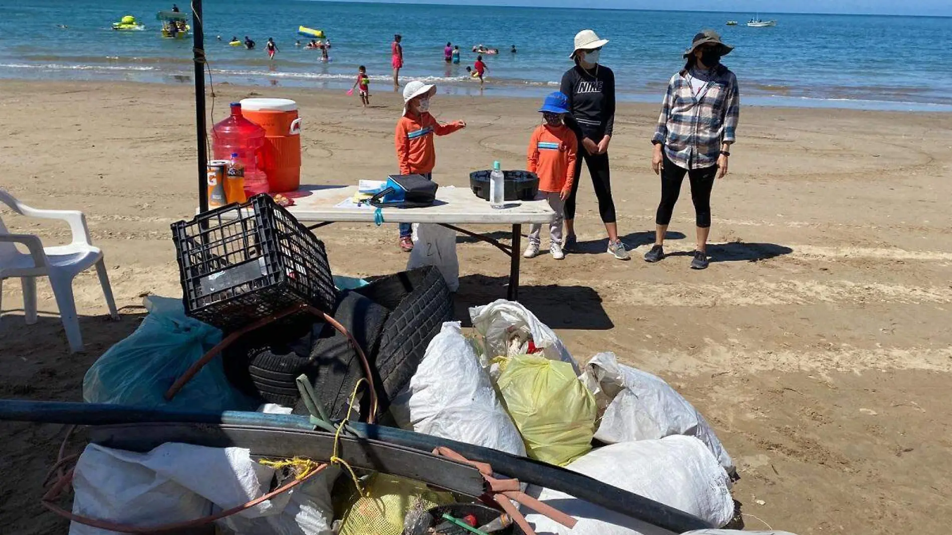 Recolección-plásticos-basura-playa-kino (5)